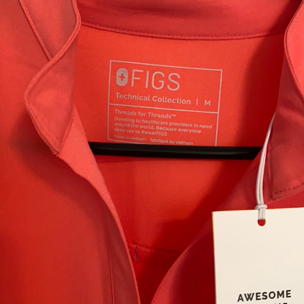 Figs hot coral scrub top